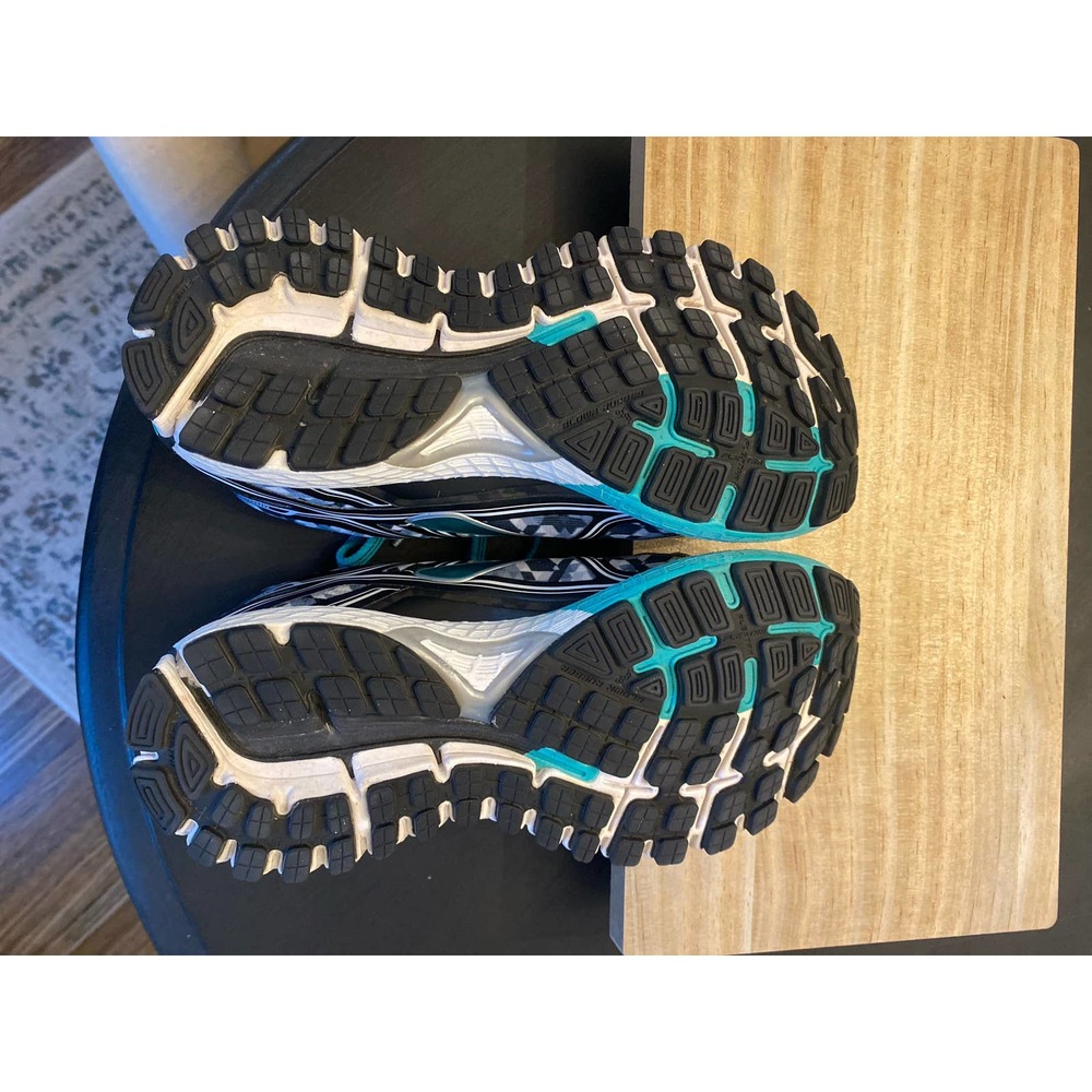 Nearly Perfect Brooks GTS 16 Running Shoes - Picture 5 of 8